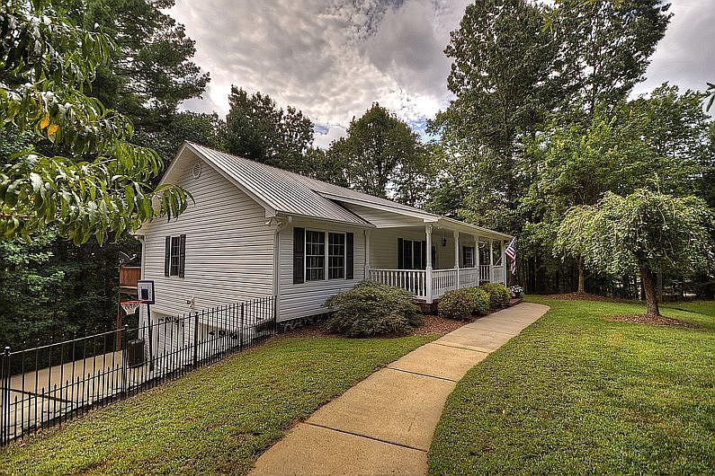 1st image of 192 Etowah Dr