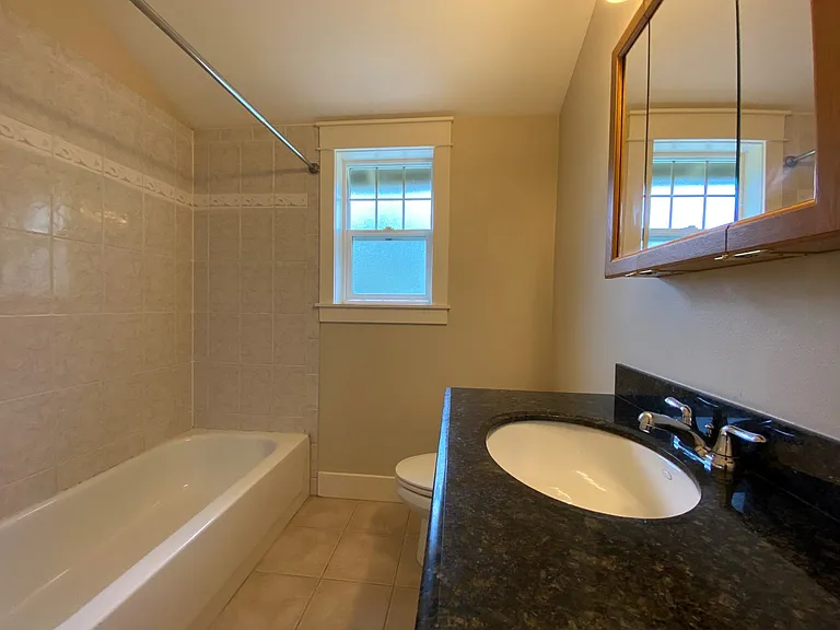 3/F full bathroom