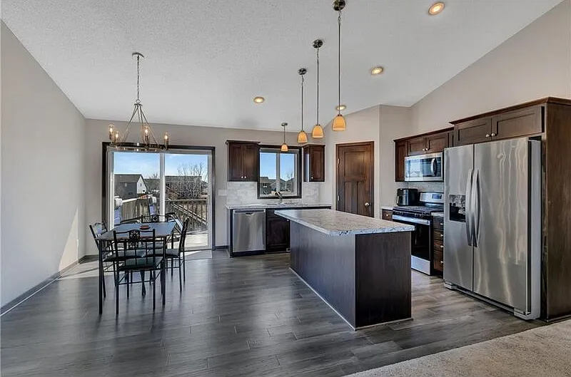 4 bed, 3.0 bath, 2557 sqft, $2,550 — Photo 4