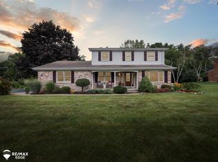 5083 Treehill Rd, Grand Blanc, MI 48439