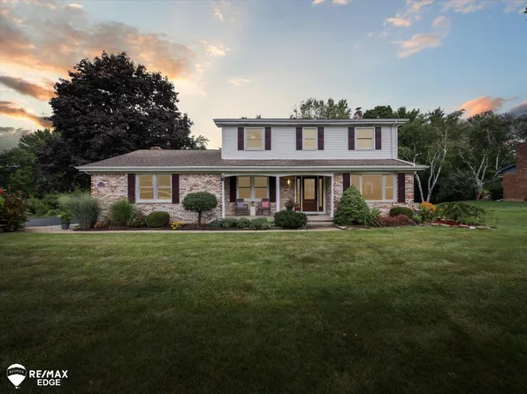 5083 Treehill Rd, Grand Blanc, MI 48439