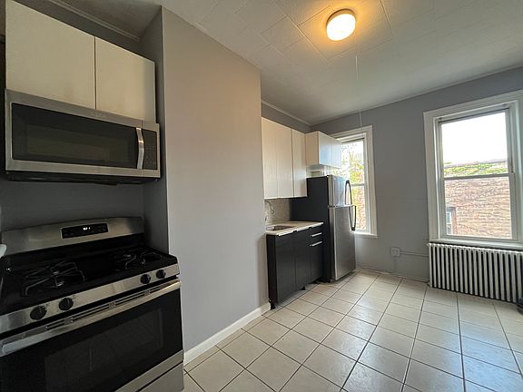 2nd image of 218 Bowers St #202