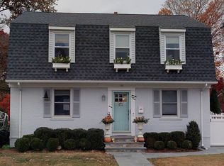 109 S Pine Creek Rd, Fairfield, CT 06824