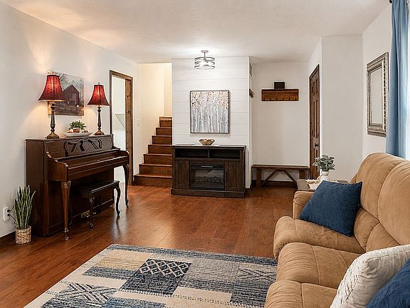 3rd image of 2819 Ridgewood Dr