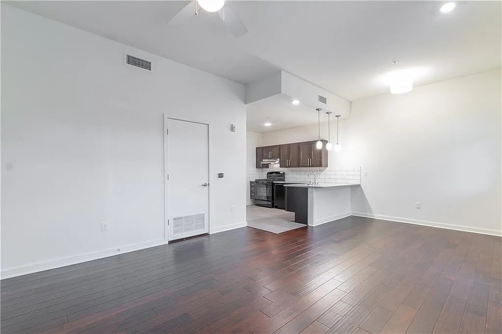 2 bed, 818 sqft, $1,650 — Photo 3