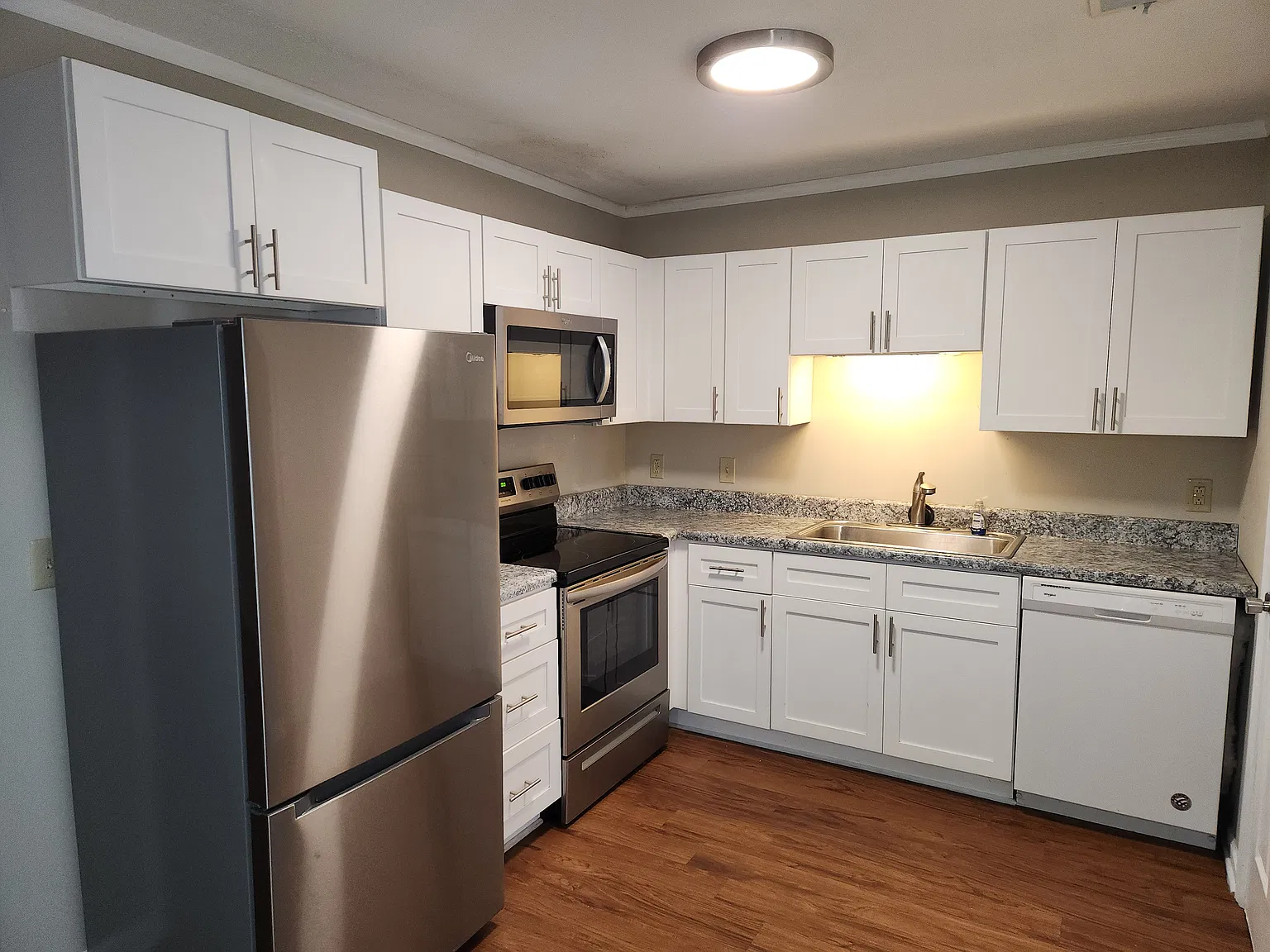 2 bed, 1.5 bath, 950 sqft, $1,395 — Photo 2