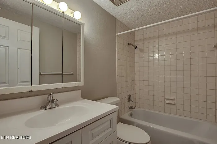 400 Dublin Dr — Photo 7
