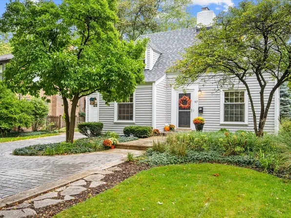917 N Cross St, Wheaton, IL 60187