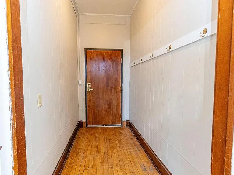 16 1/2 Minnesota Ave E #9 — Photo 2