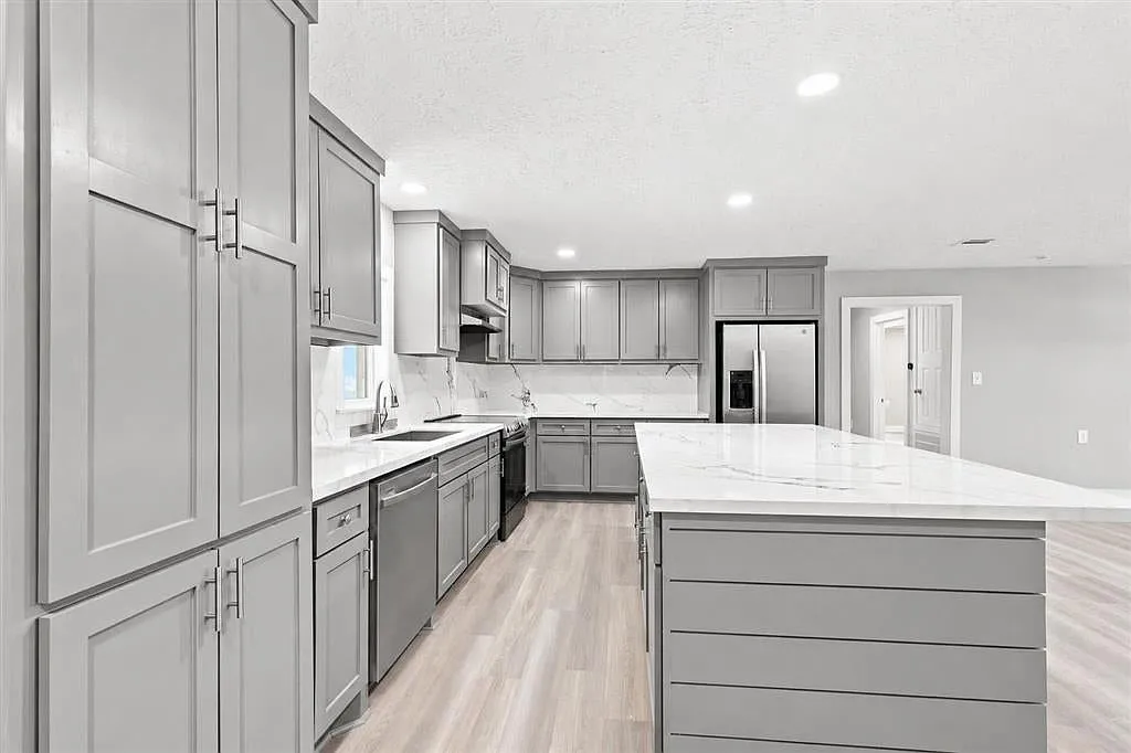 3 bed, 2.0 bath, 1705 sqft, $2,300 — Photo 4