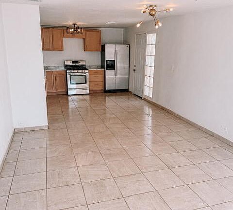 2nd image of 916 E 4th Street