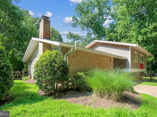 8200 Stone Trail Dr, Bethesda, MD 20817