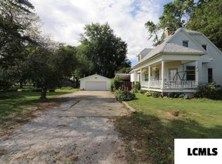 607 S 3rd St, Wapella, IL 61777
