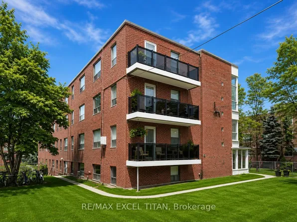 4 Hill Heights Rd #305, Toronto, ON M8Y 1Z1