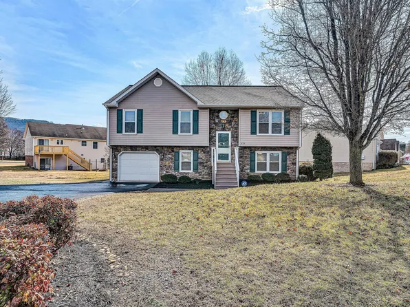 825 Harmon Cir, Roanoke, VA 24019