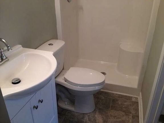 5th image of 323 Stevens St