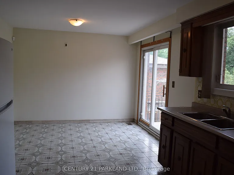 38 Beamsville Dr — Photo 8