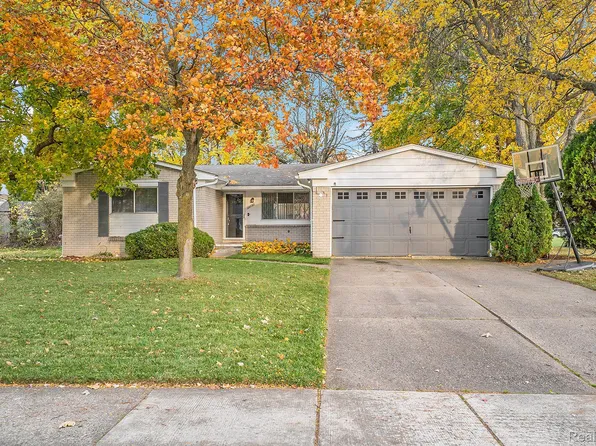 29790 Red Leaf Dr, Southfield, MI 48076