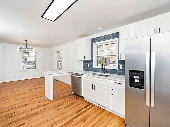 4th image of 2312 Sheffield Rd