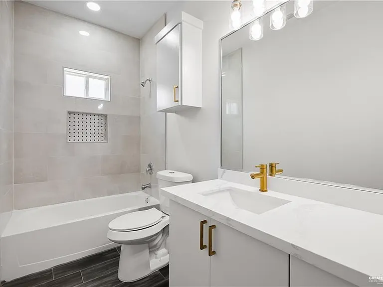 1424 E Hibiscus Ave #1 — Photo 8