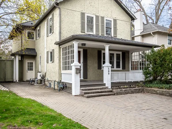 209 Allan St, Oakville, ON L6J 3P2