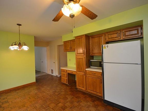 3rd image of 2328 Kenilworth Dr