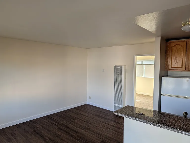 100 Paloma Ave #4 — Photo 3