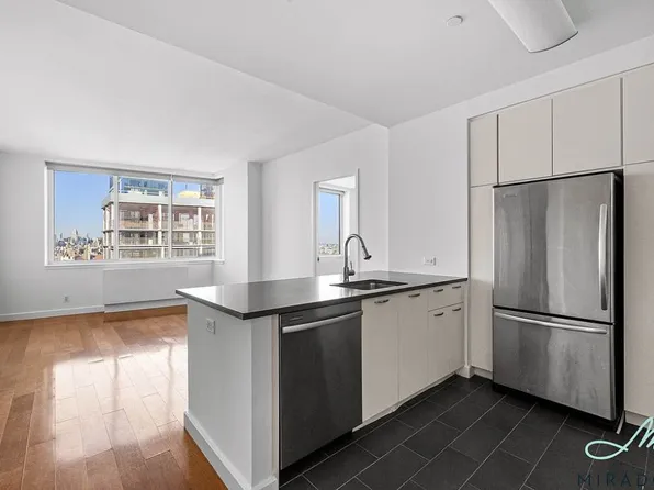 80 Dekalb Avenue image 2 of 24