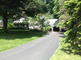 8 New England Dr, Rochester, NY 14618