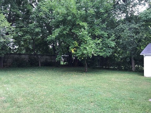 3rd image of 402 Hazelwood Dr
