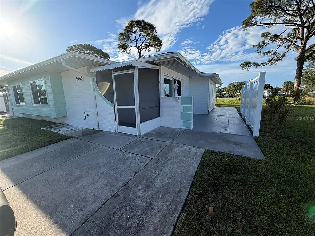 2 bed, 1.0 bath, 800 sqft, $1,600 — Photo 2