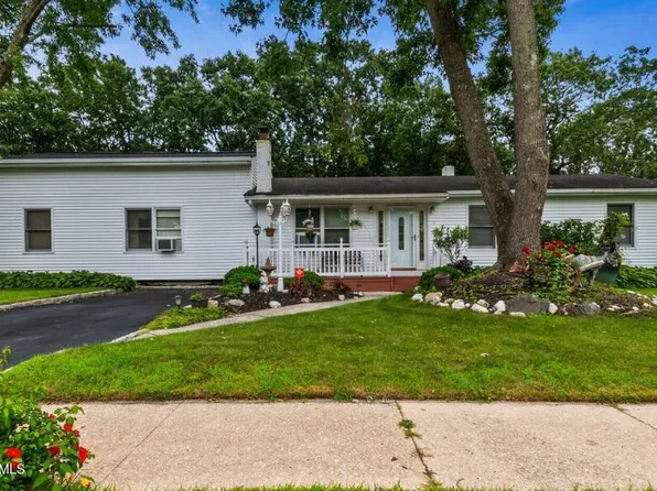 38 Lockwood Avenue, Howell, NJ 07731