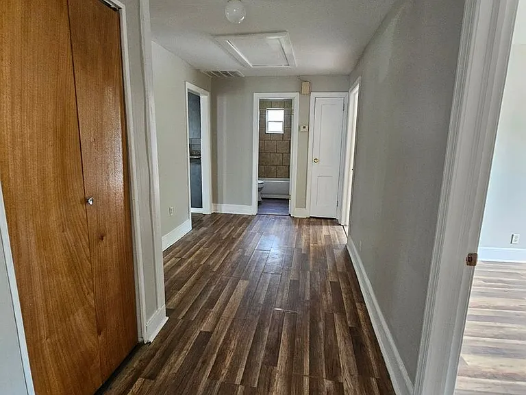 202 Crawford Rd — Photo 16