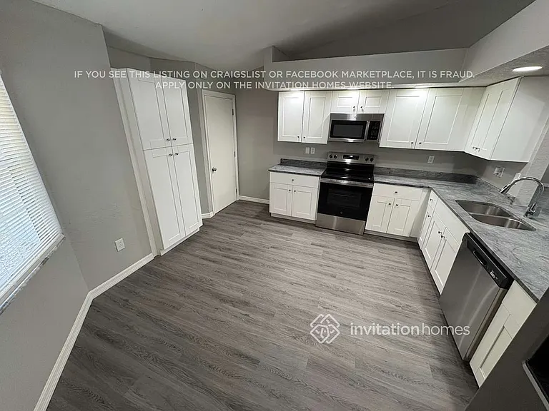 1187 Desmond St — Photo 4