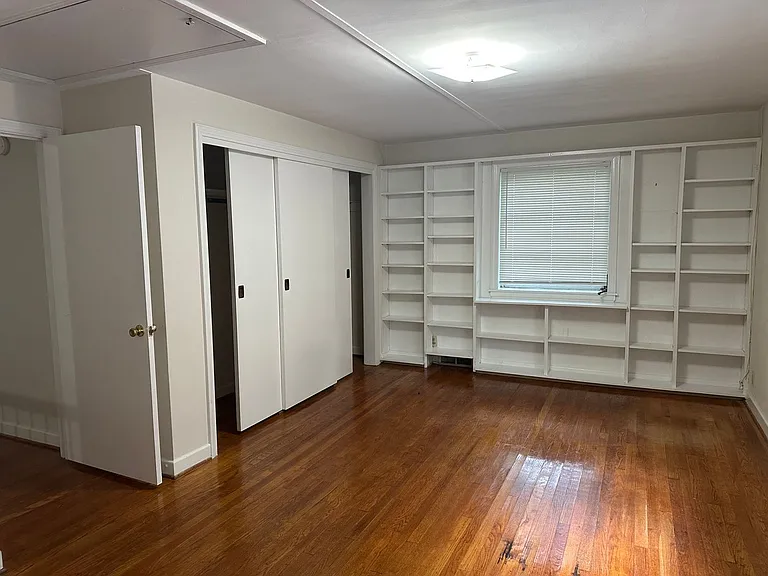 1115 Woodburn Rd — Photo 11