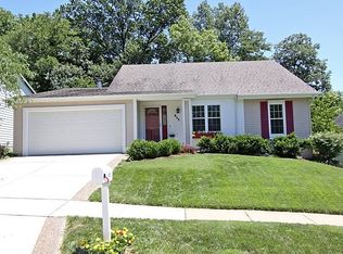 832 Carman Woods Dr, Ballwin, MO 63021