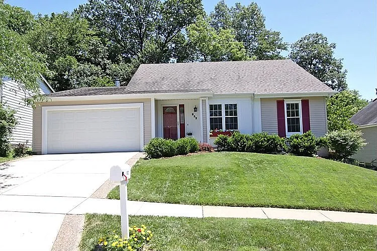 832 Carman Woods Dr photo 1