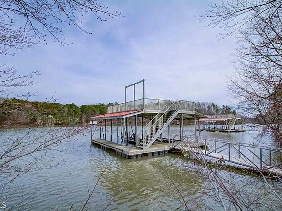 3rd image of 4963 Highland Cir