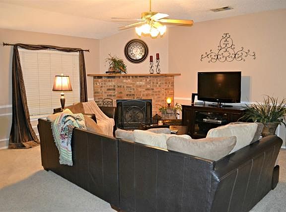 2nd image of 949 Fenway Ln