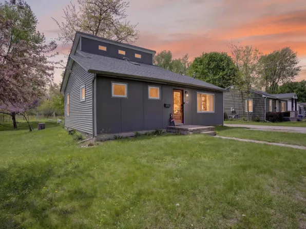 421 W Caroline St, Fenton, MI 48430