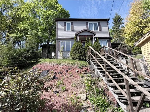 128 Canada St, Edmundston, NB E3V 1V8