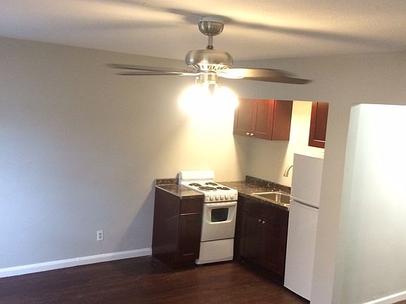 2nd image of 2880 S Moreland Blvd APT 105