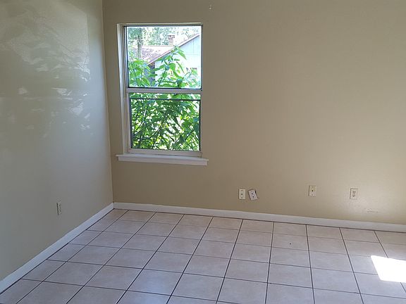 4th image of 615 North St