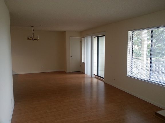 4th image of 605 Cedar Ct