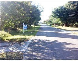 4th image of 8728 N Meadowview Cir