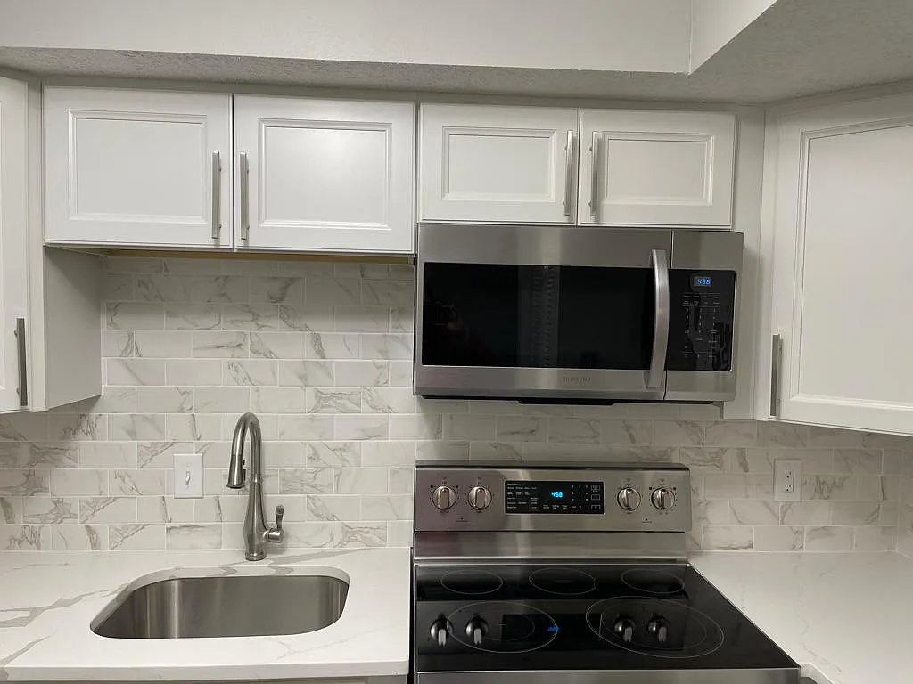 9008 N Swan Cir photo 1