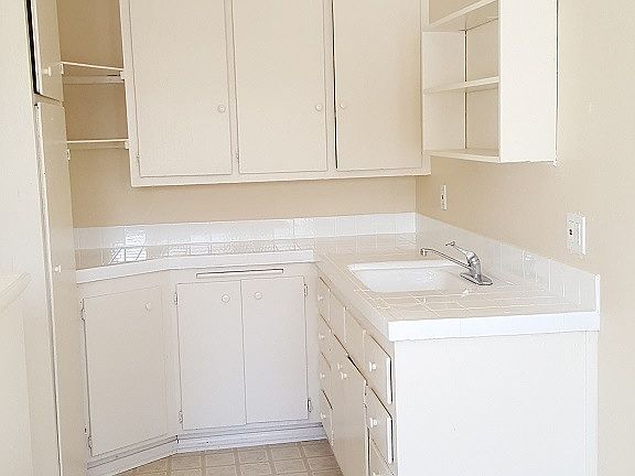 4th image of 5854 Gregory Ave