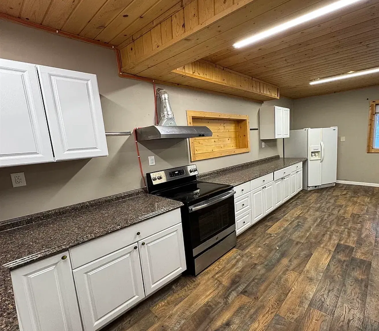 3 bed, 2.5 bath, 1850 sqft, $2,500 — Photo 3