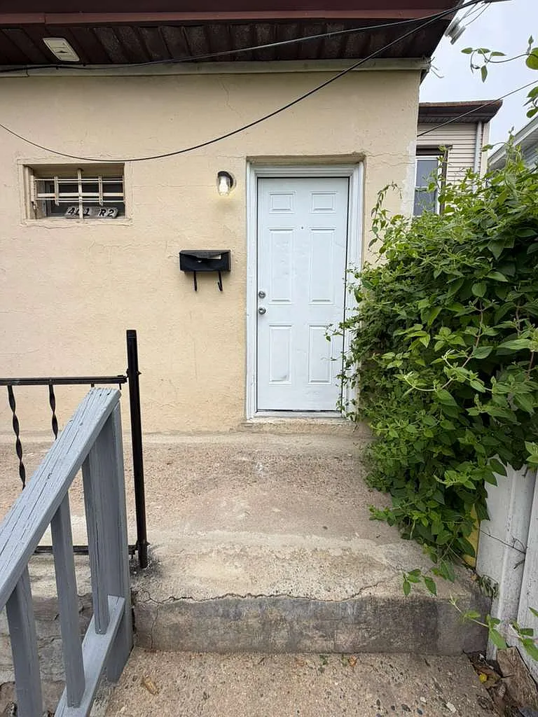 Building Photo - 401 S Olden Ave #2