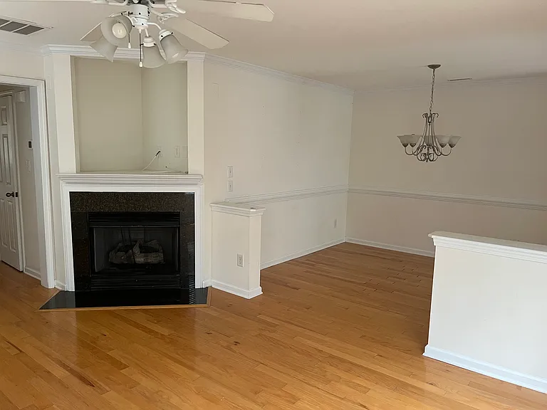 9827 Grettle Ct — Photo 7